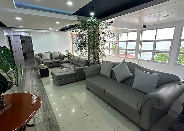Dapdap Shorelines House ホテル